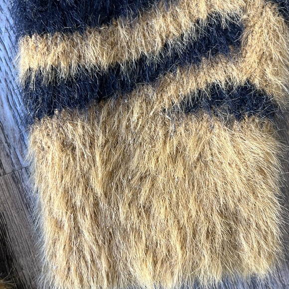 Rvca Sweater Orange Brown Wild Side Cardigan Fuzzy Sweater Size Medium - Picture 9 of 14